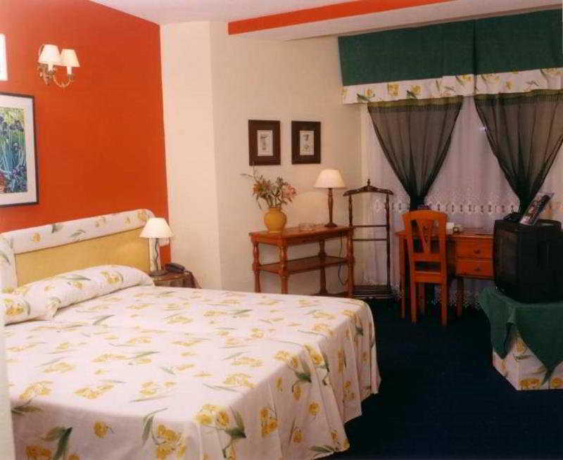 Hotel Reconquista アルジーラ 部屋 写真